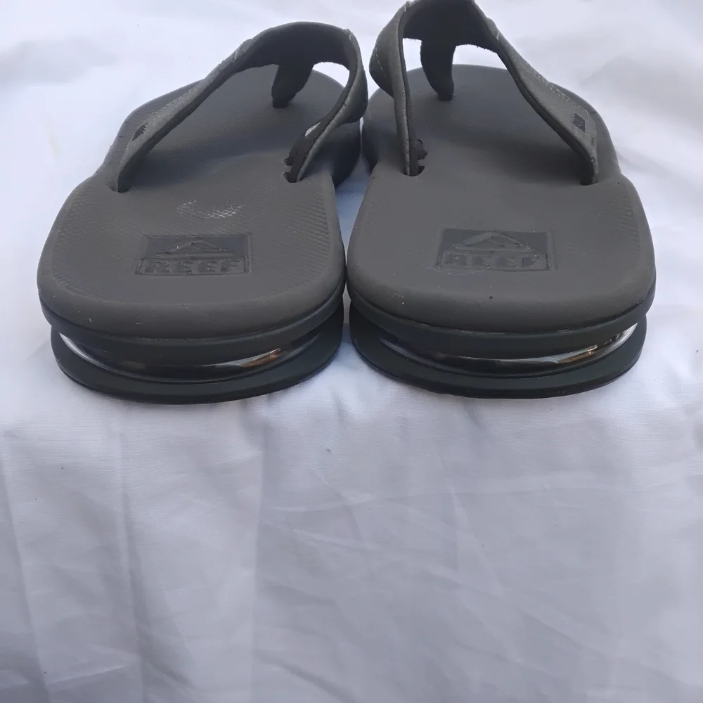 Reef  Men Gray Flip Flops Size 8